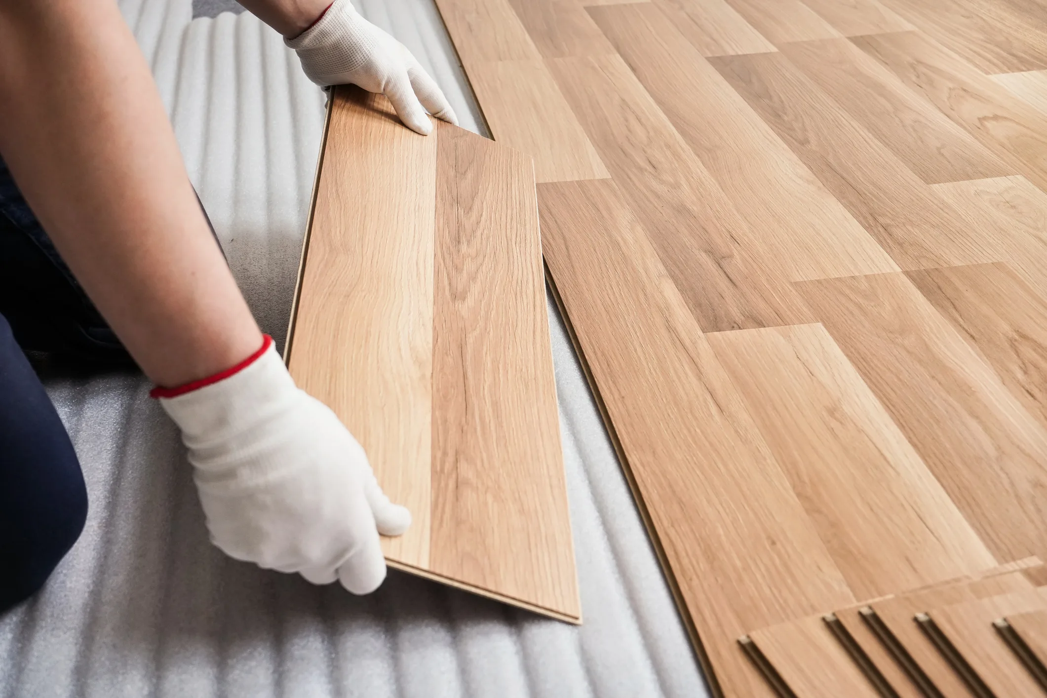 Piso laminado instalado — ambiente