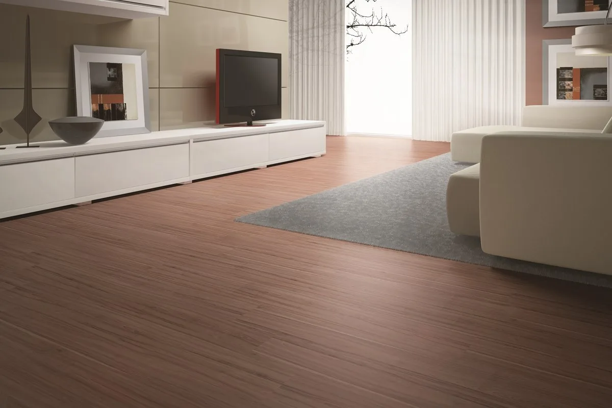 Piso vinílico instalado — ambiente